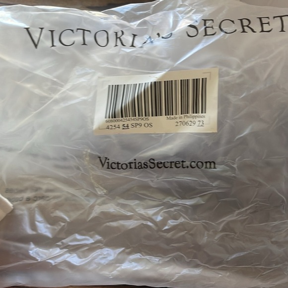 NWT Victoria’s Secret Elegant Cream Tote Bag with Scarf - Picture 6 of 6
